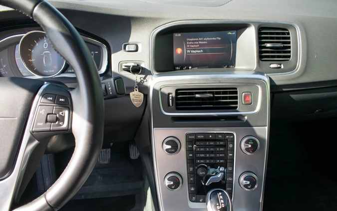 Volvo S60 cena 82900 przebieg: 43000, rok produkcji 2018 z Poznań małe 121